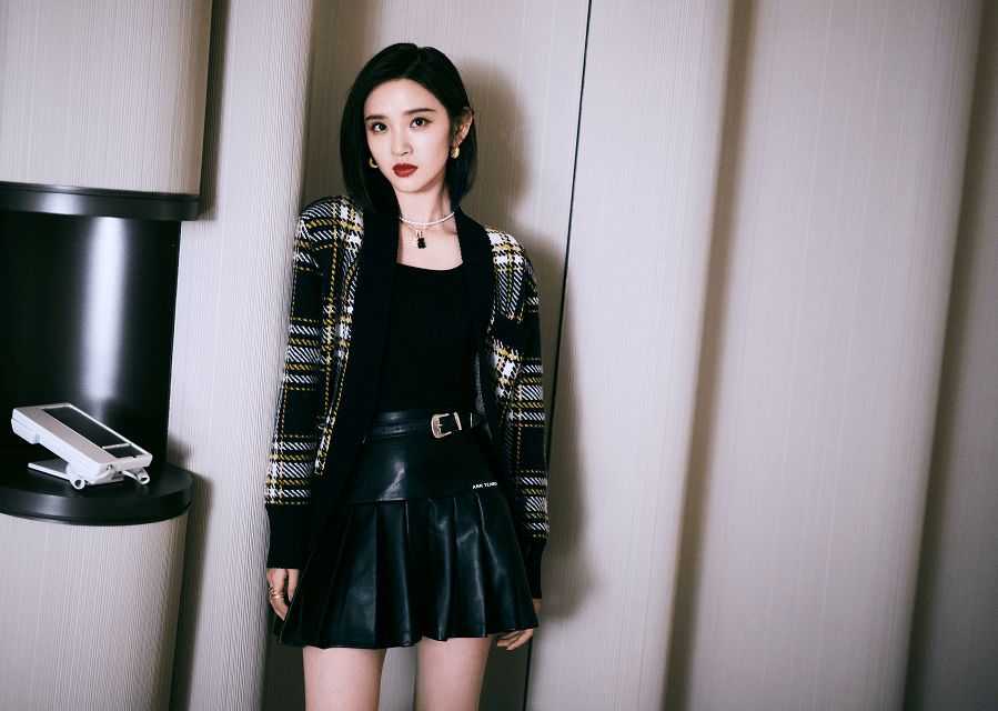 服装 女人结婚生娃后过得幸不幸福一眼就能看出来，唐艺昕看着就挺少女