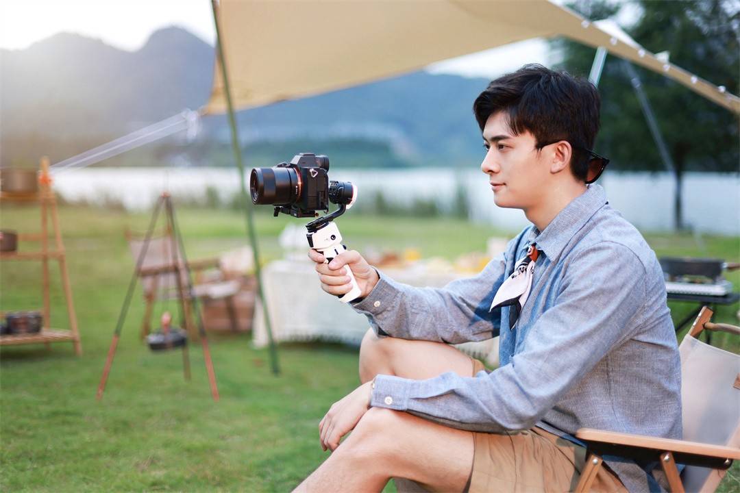 双色温补光灯加持的云鹤M3云台为何称得上是索尼专业微单最佳伴侣