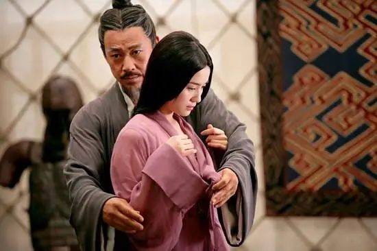 与梁朝伟,林志玲的《赤壁》中,她演苦情美人骊姬,一跃成为一线花旦.