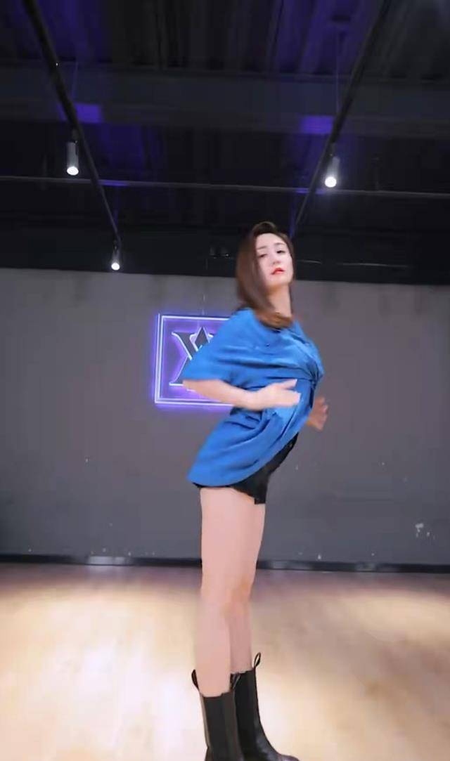 刘芸跳舞图片