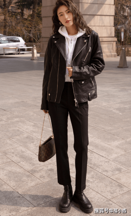 小白 尽量少穿小白鞋了,有些烂大街,看看这3双鞋子,时髦又洋气