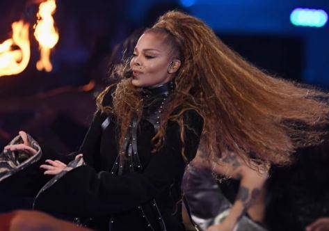 能让观众很快进入快乐的节奏中.