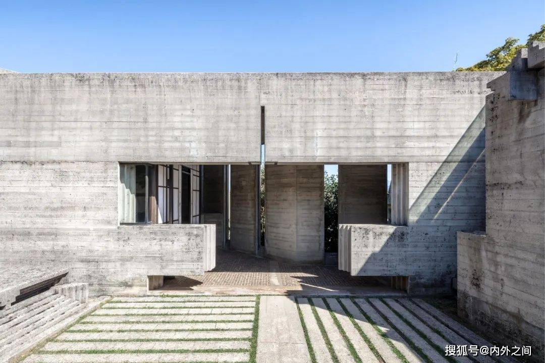 建筑师卡罗·斯卡帕生于1906年,他曾设想建造一座陵墓,既能安慰活者的