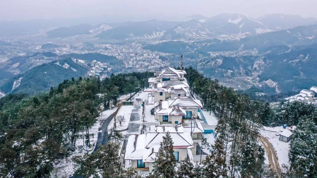 江南雪|邂逅江南雪，我打开了玉岑山居银装素裹的壮美画卷