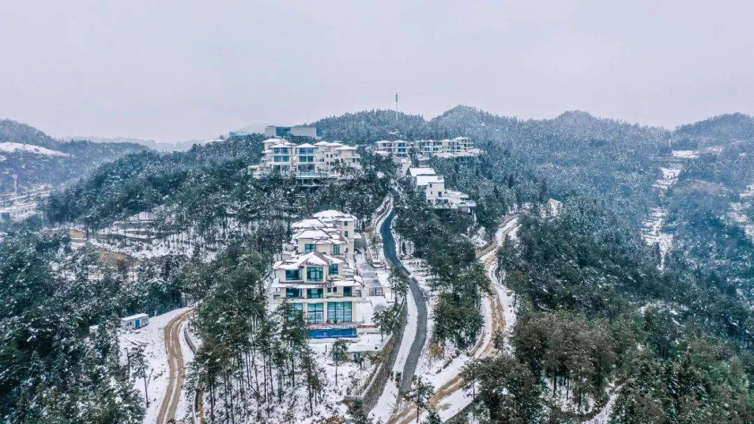 江南雪|邂逅江南雪，我打开了玉岑山居银装素裹的壮美画卷