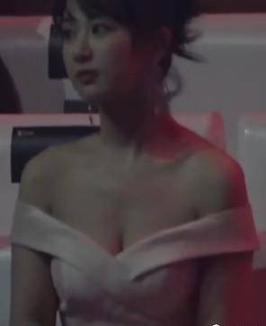 因为杨紫惊艳亮相却被肖战艳压？原来他美貌真的不如李现？