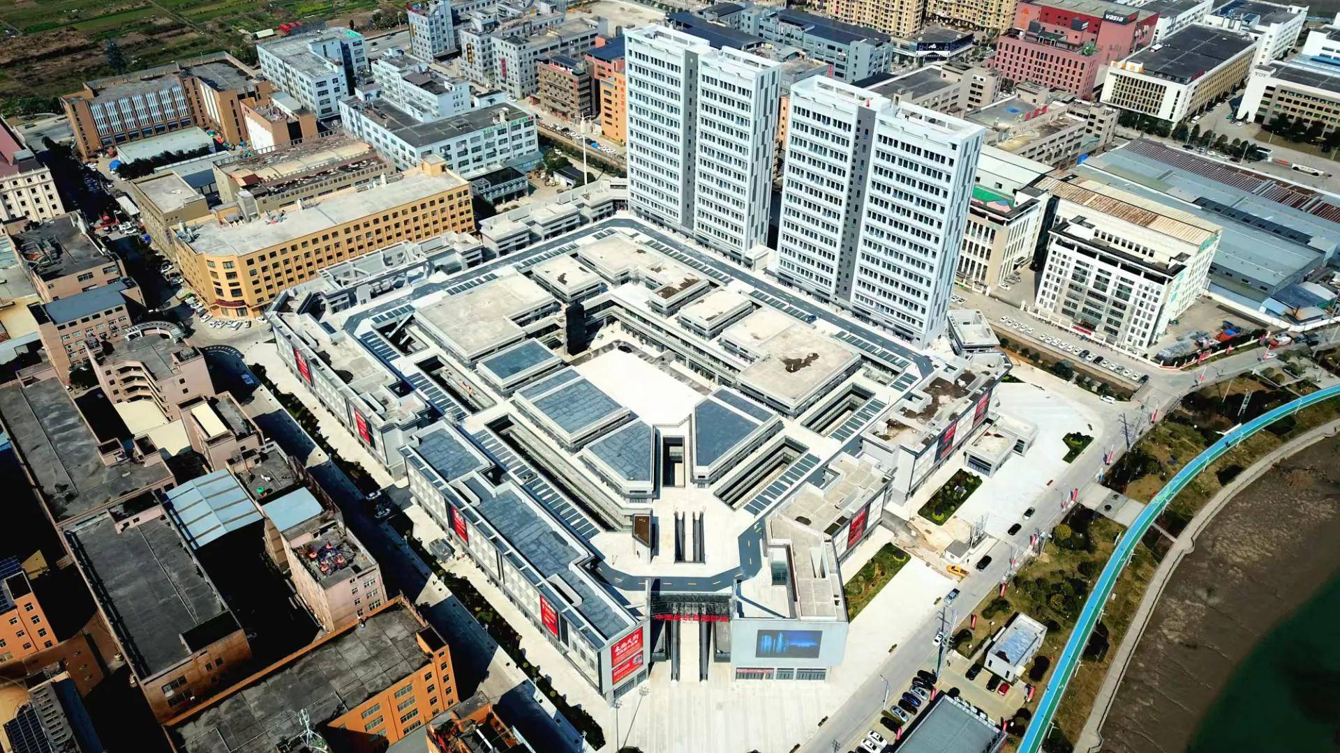 温州市永嘉县的又一城市地标建筑——桥下镇中国教玩具国际城吸引了业