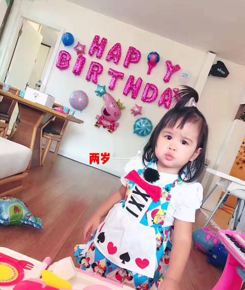 包文婧包贝尔为女儿庆四周岁生日,一岁到四岁饺子颜值一年一个样