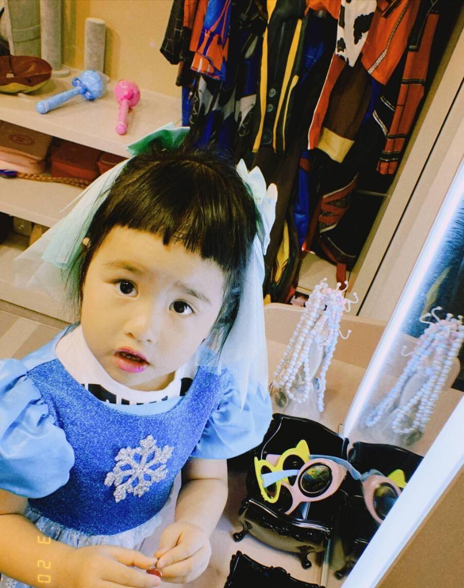 包文婧包贝尔为女儿庆四周岁生日,一岁到四岁饺子颜值一年一个样