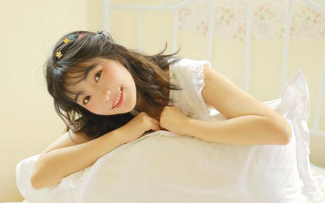 男朋友伸手进去扒了扒 洞里的珠子一颗一颗被扯出