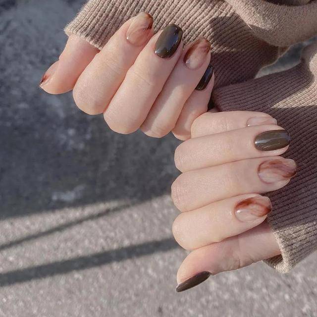 手指手是女人的第二张脸，开春画上这些“美甲”样式，美得挪不开眼