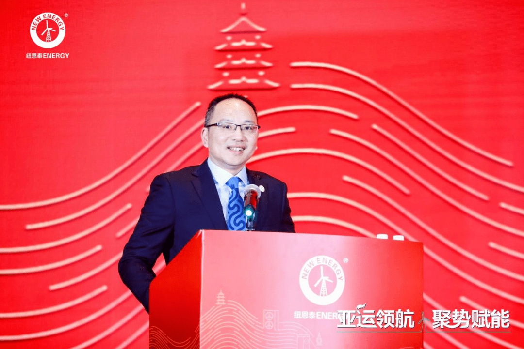 发布会现场,杭州亚组委市场开发部副部长梁强勇,杭州亚组委市场开发部