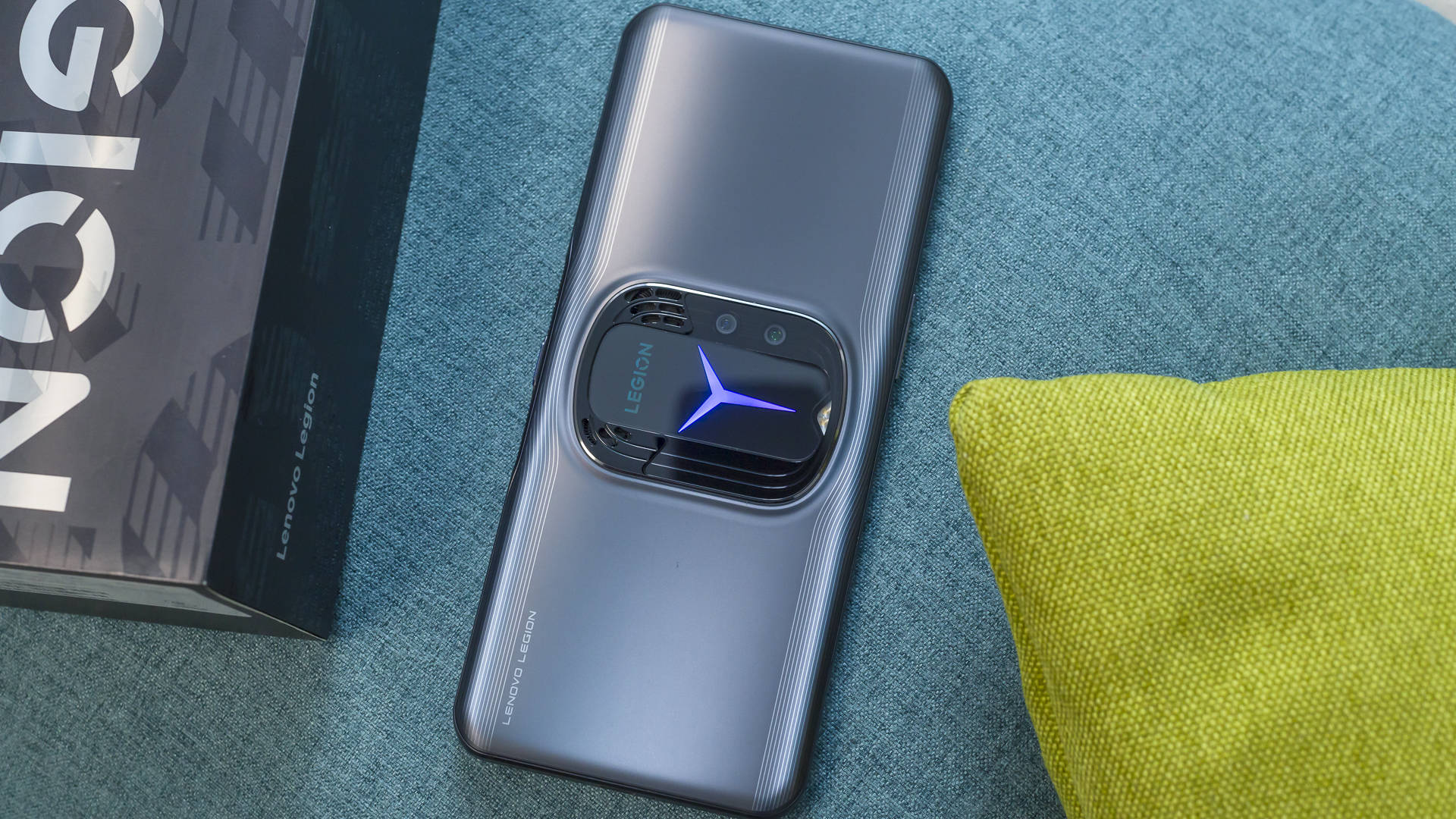 释放骁龙8巅峰战力就看联想拯救者y90电竞手机