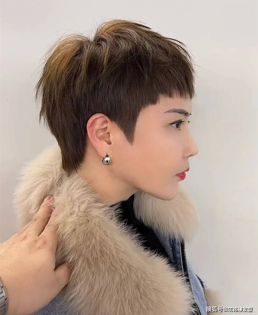 发型发量少的女生适合什么发型?这三种发型显发量又好看,建议你选择