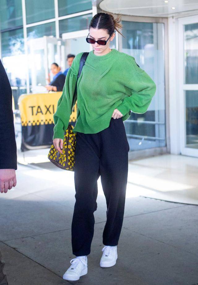 赵丽颖 新年刚开始，绿色就打败蓝色，成为新一季流行色