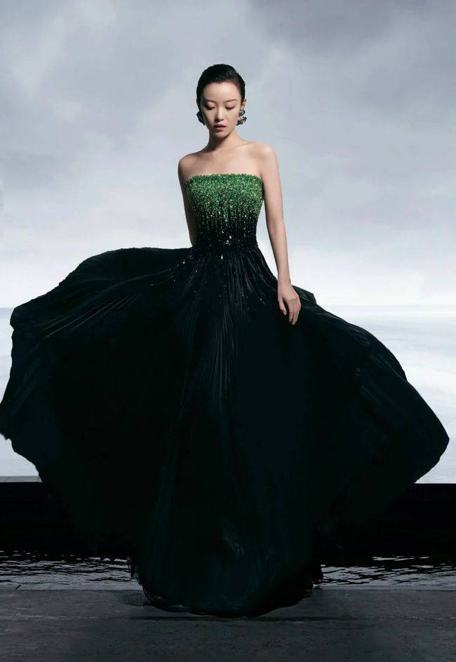 色调 做荆棘花园里的“绿”女郎，一秒心动