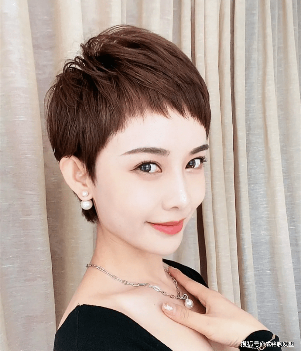 发型发量少的女生适合什么发型?这三种发型显发量又好看,建议你选择