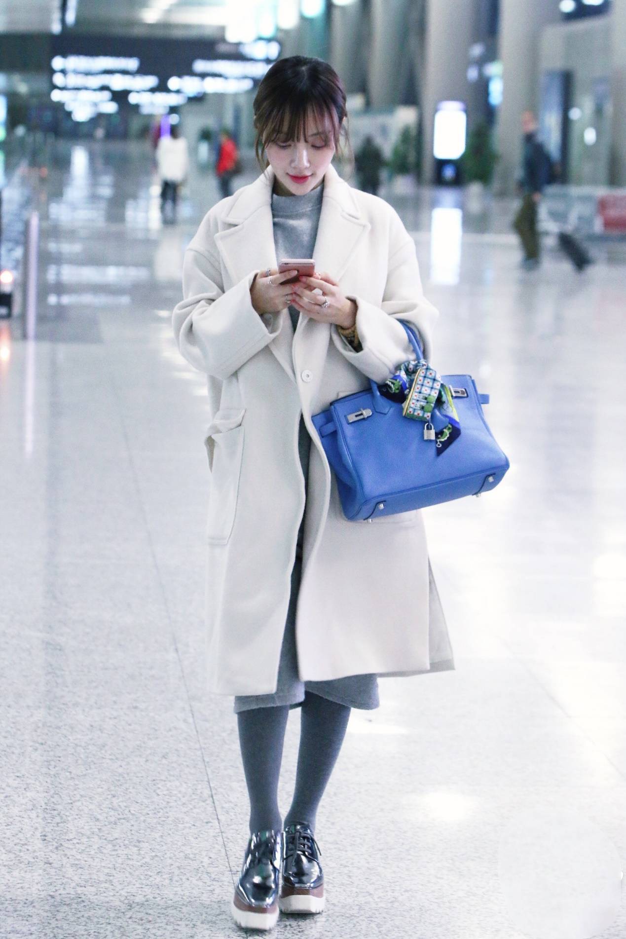 李小璐生活真滋润,皮草外套穿上身秒变"高调贵妇",气质惊艳了_外衣