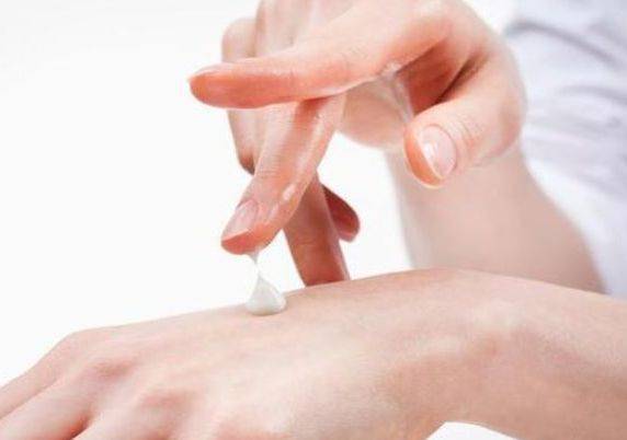 脸部脸部干燥起皮怎么办？补水小技巧看过来！（下）