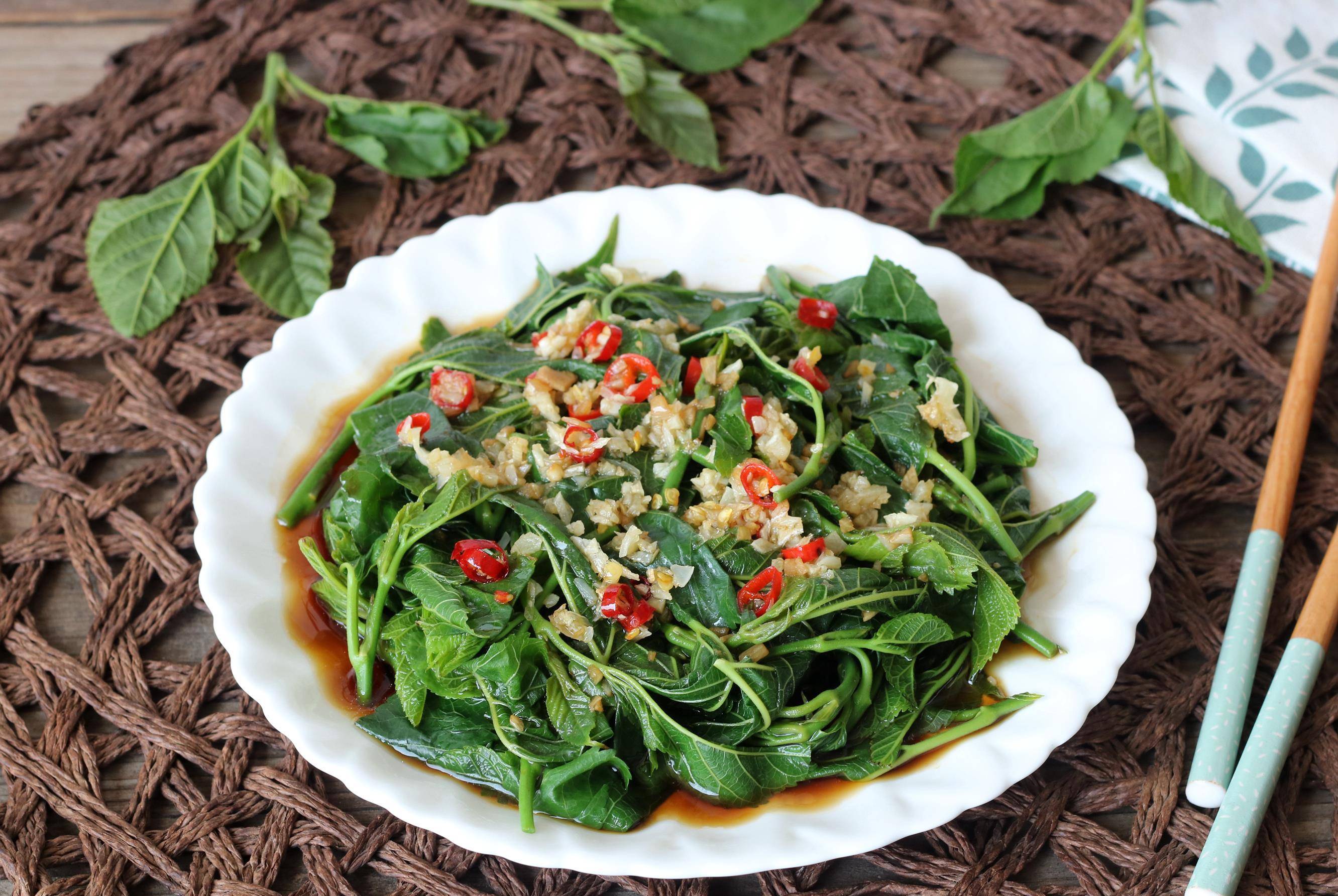 这树叶是个宝,春天正当季,入口回甘清火润肺,老人孩子可多吃_桑叶