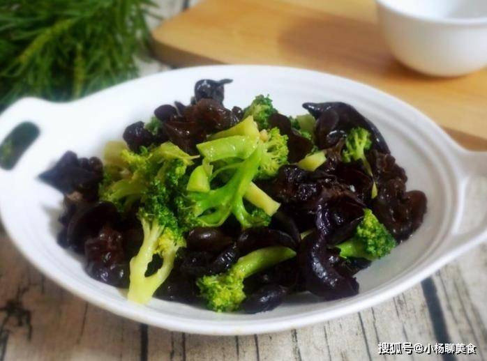 美食它是“天然褪黑素”隔三差五吃一次，美白祛斑，素颜出门也很美