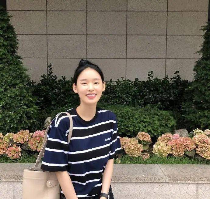 拥有这张18岁清纯女大学生脸的本尊,居然是8岁孩子的妈_朴奂喜_前夫