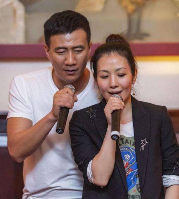 著名演员胡军:娶中戏师妹,婚后绯闻不断,此生只爱2个女人_父亲_卢芳