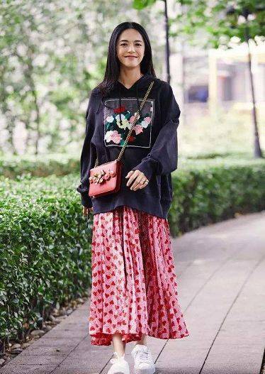 卫衣 卫衣如何搭配好看?流行穿搭来啦!基础款也能穿出时髦感