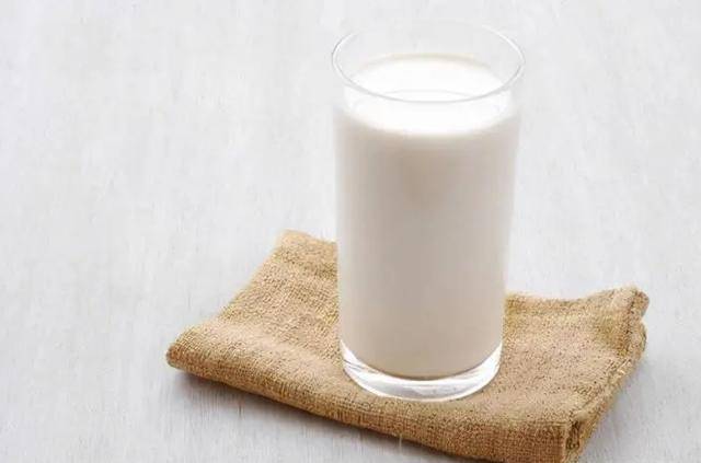 睡前多久不建议喝牛奶 733fff6ae0ce4356af73e9c1a0b97734.jpeg