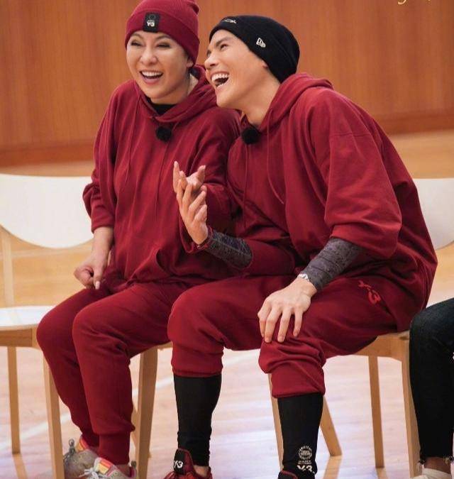 长发|向佐夫妇电影杀青,剧中甜蜜共舞,郭碧婷颜值惊艳梦回《小时代》