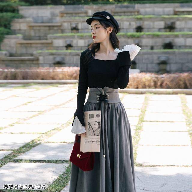 设计 生图下的张雨绮挺显胖,穿露肩礼服藏不住麒麟臂,气质都差了不少