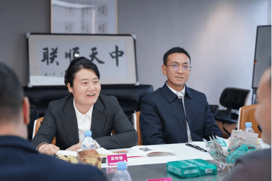 文山州委常委,副州长梁映敏一行莅临顺联动力参观交