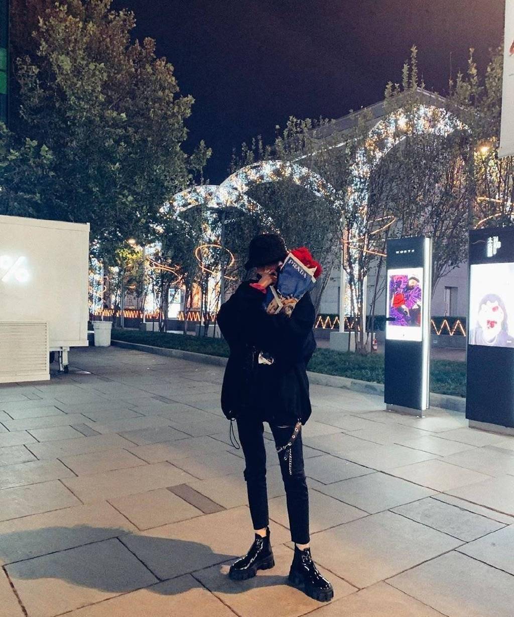 设计 24岁关晓彤同框23岁范宁，同是“国民闺女”，关晓彤的脸太争气