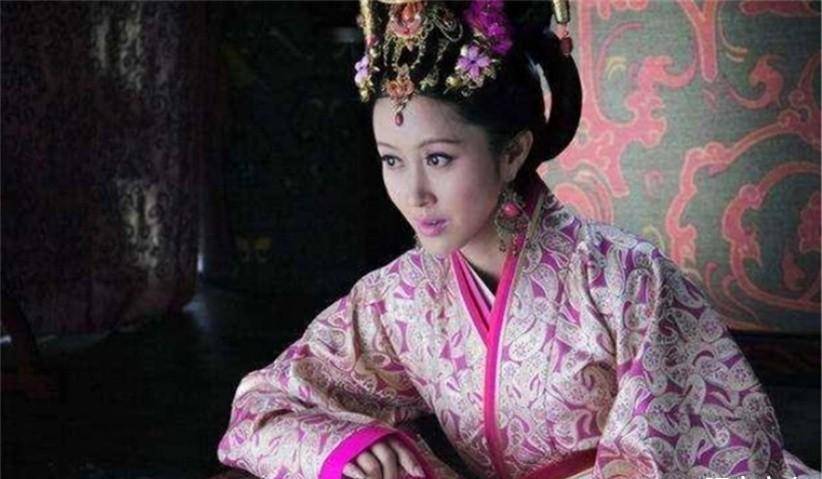 没办法,其他妃子只能和魏女亲近,但是心中却各怀鬼胎,其余妃子的表现