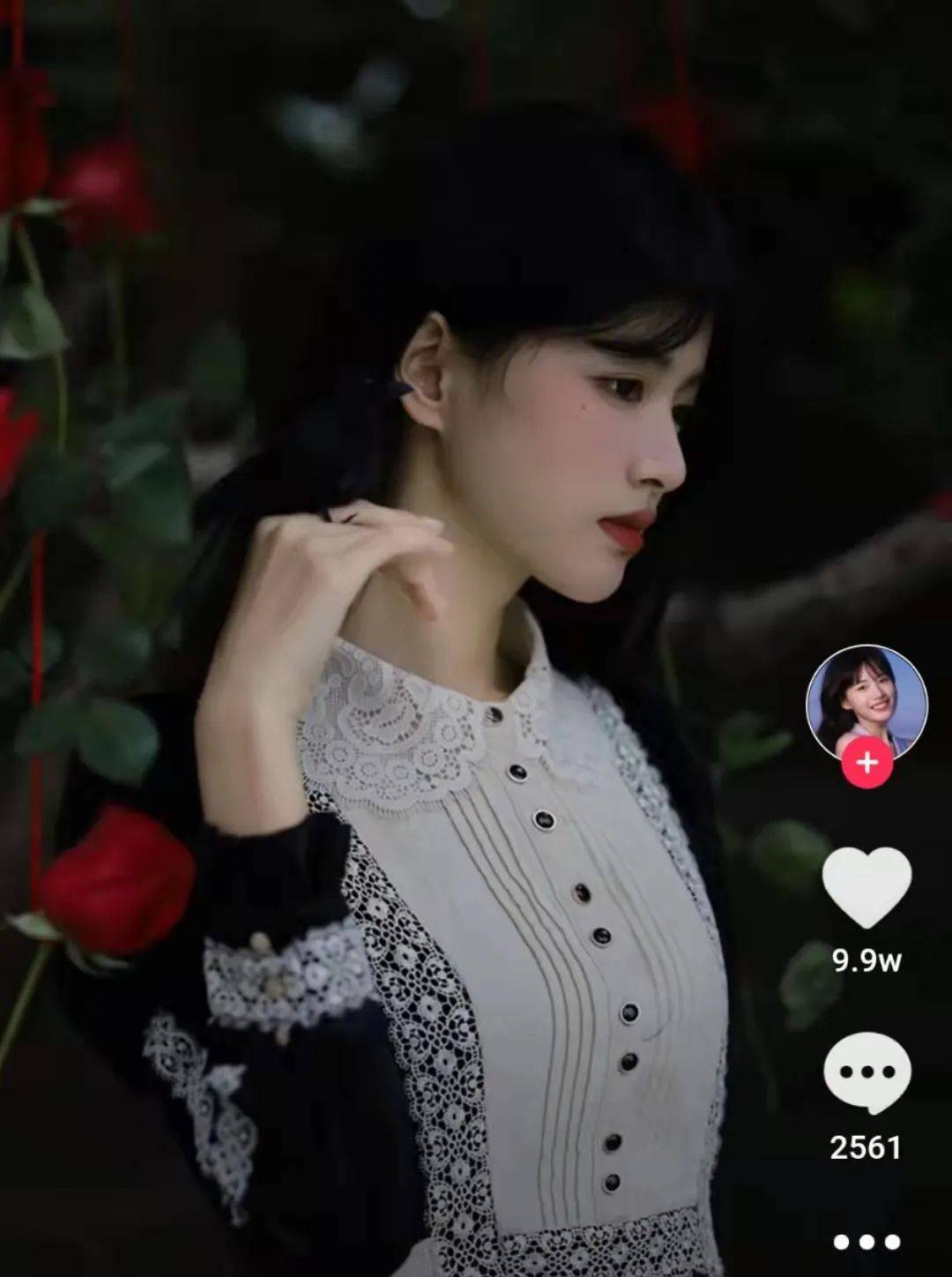 八卦爆料网红圈也出了个淡颜系美女！旧天台随便一拍她就火了？