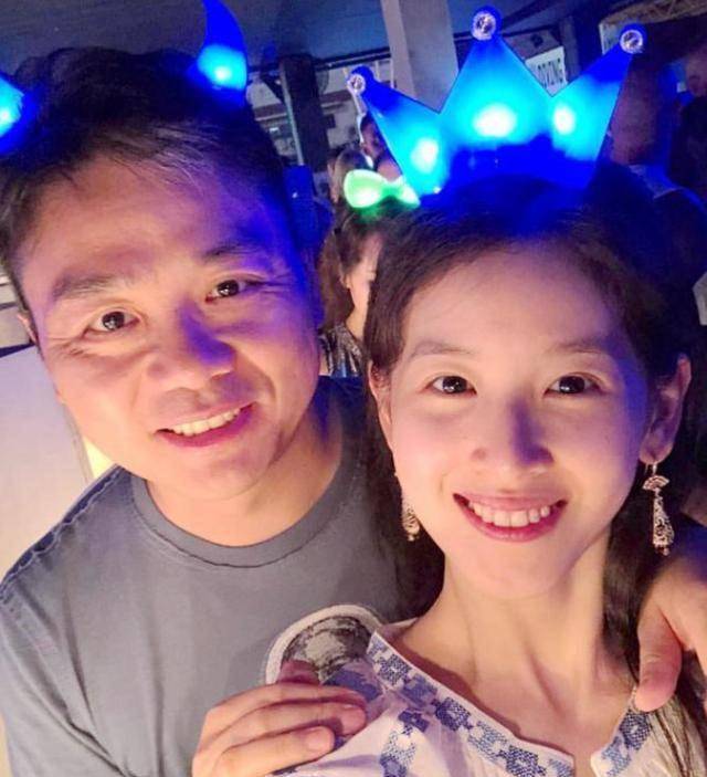 长发章泽天本人并不好看,只是包装成清纯人设,如今脸崩了!