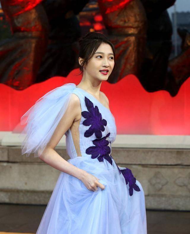 Buu 我真搞不懂，身高172体重90斤的关晓彤，为啥穿衣服这么显壮