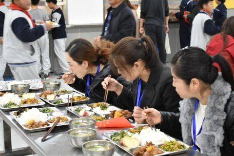 疫情肆虐学校用餐安全少不了学校食堂洗碗机
