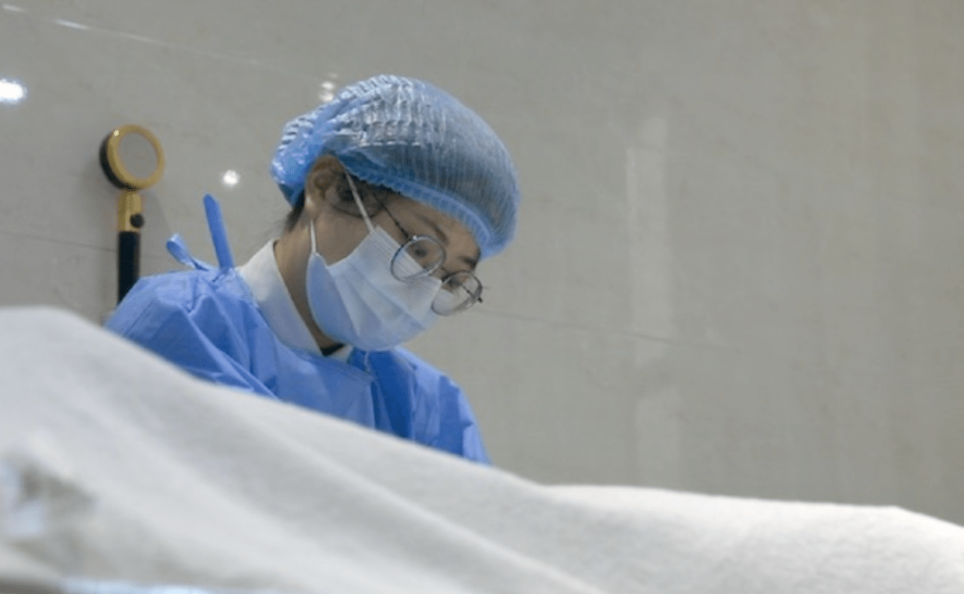 95后入殓师薪资曝光8年送走20000具尸体给多少钱你愿意干