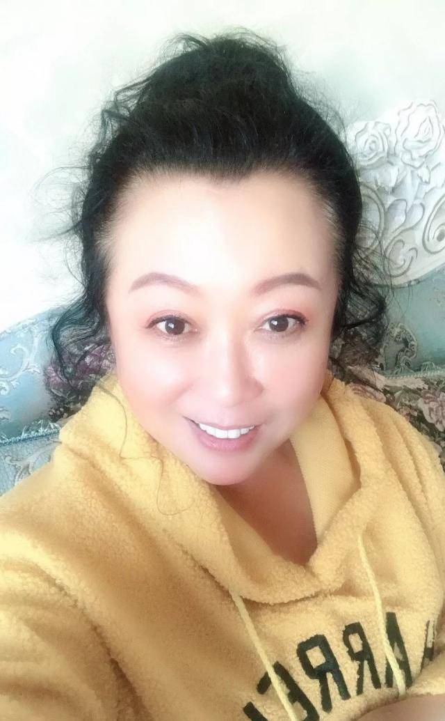 57岁胖婶张海燕,二婚嫁给圈外老乡,如今一家三口很幸福