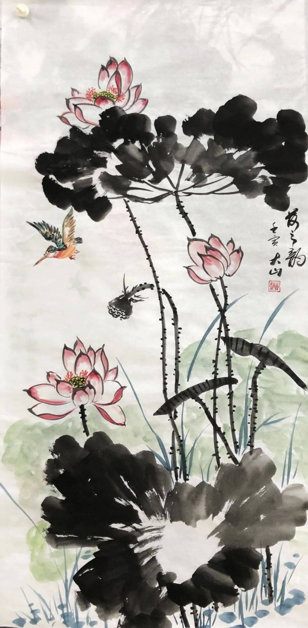 段莲军画家笔下生机勃发的花卉,灵动的鸟雀,鲜亮的色彩,往往都能吸引