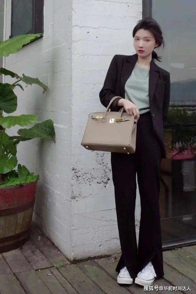 亮点 今年这条“瘦瘦裤”火了，跟风衣、西装都很合拍，时髦有气质