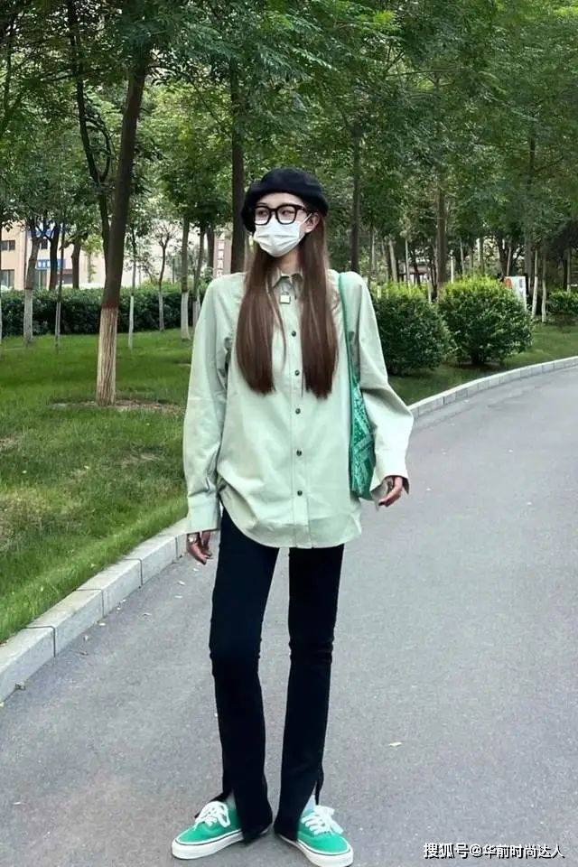 亮点 今年这条“瘦瘦裤”火了，跟风衣、西装都很合拍，时髦有气质