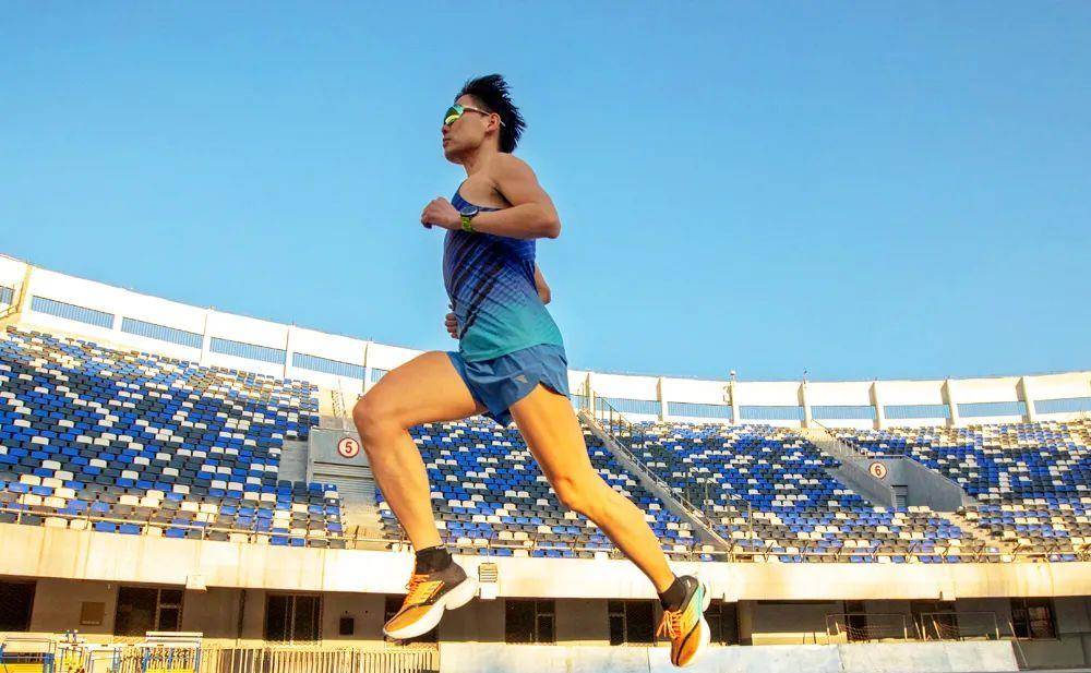 科技史上最大碳板增强推进力，361°新款飞飚跑鞋到底能有多快？