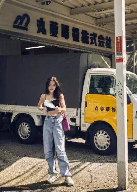 身材 李咏17岁女儿法图麦逆袭，时尚得不敢认，十几岁女孩穿衣有讲究