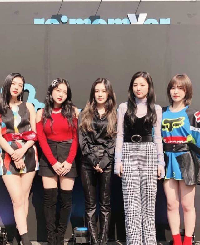 裴珠泫irene是韩国女团red velvet的成员,她个子不是很高,但衣品非常