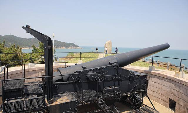 复原的刘公岛东泓炮台巨炮萨镇冰的姓氏很特别,出自于福建色目人的萨