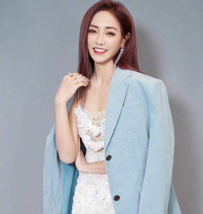 谢可寅|“搞笑爱豆”谢可寅：曾因性格受汪涵青睐，后与马嘉祺相拥引非议