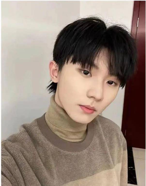 谢可寅|“搞笑爱豆”谢可寅：曾因性格受汪涵青睐，后与马嘉祺相拥引非议