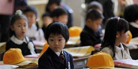 日本小学生放学，为什么都没有家长接送？因为亲生才不接-家庭网